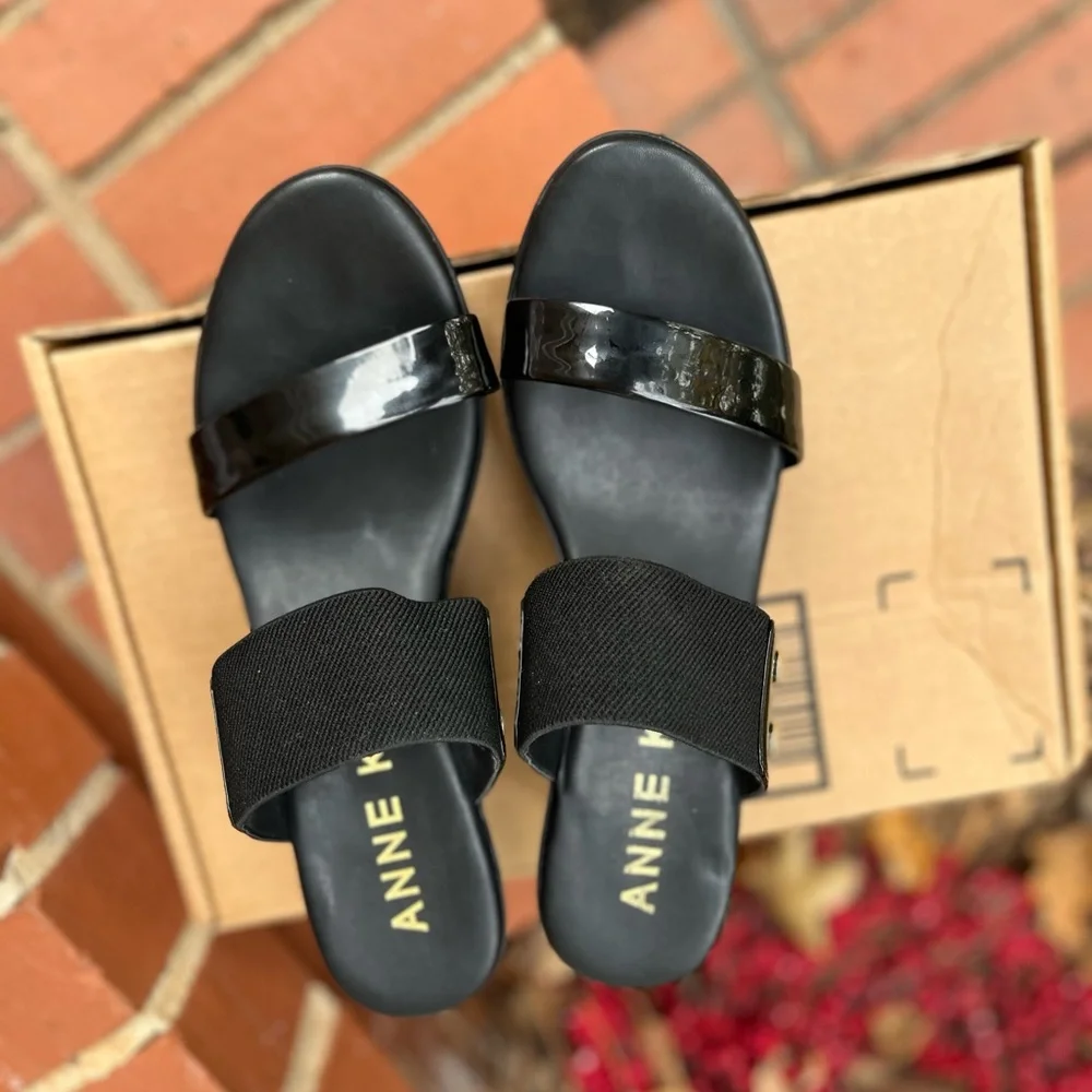 NEW. Ann Kline Black strap open toe heeled sandals NWOT